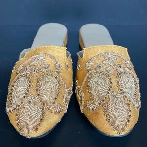 Saachi Signature Mules Brocade Embroidered Slip on Gold Yellow Size 7